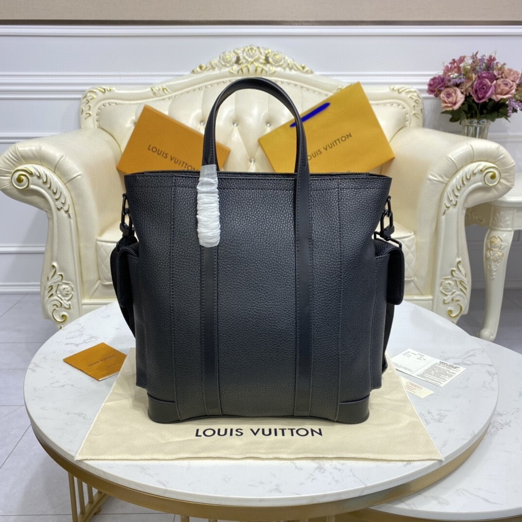 LV CHRISTOPHER TOTE M58479