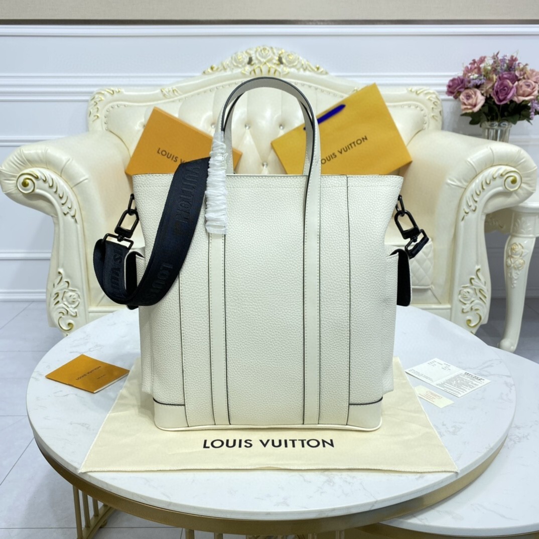 LV CHRISTOPHER TOTE M58479