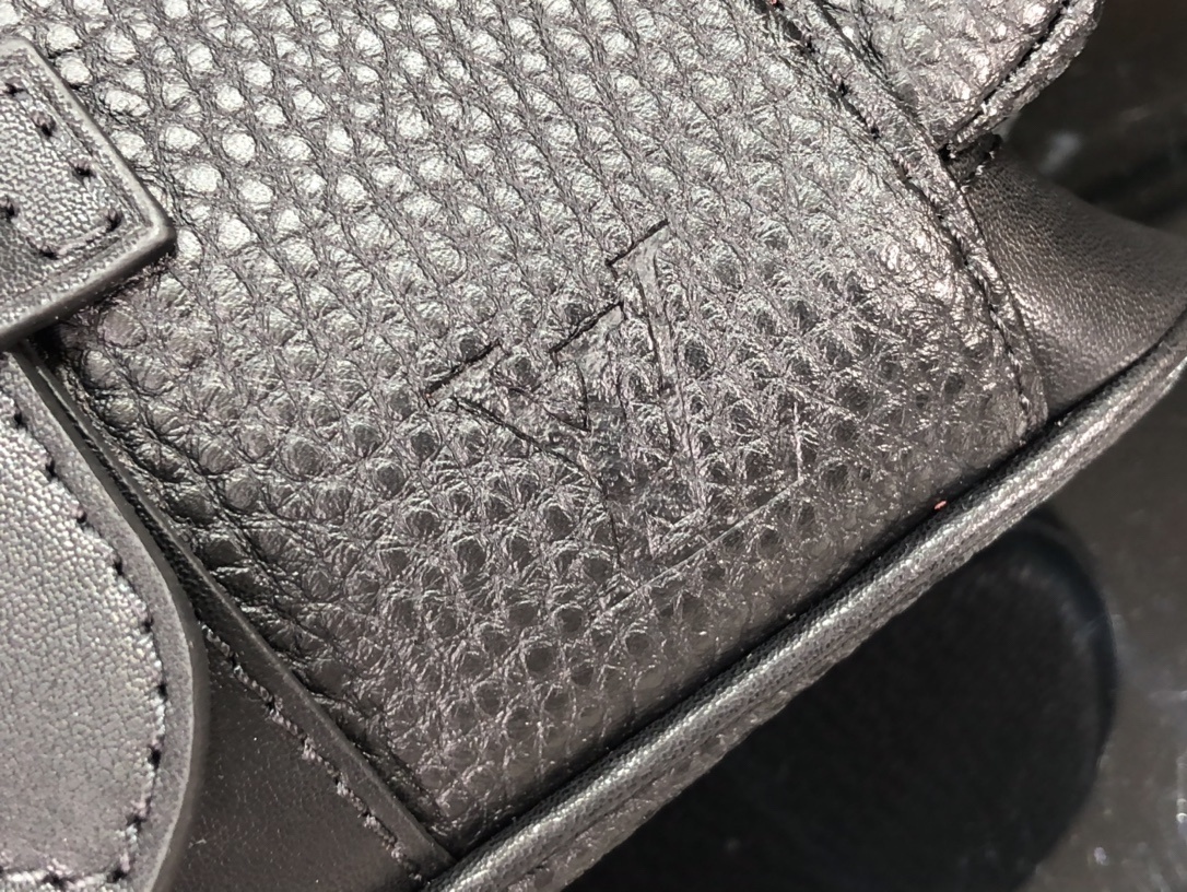 LV CHRISTOPHER XS M58495