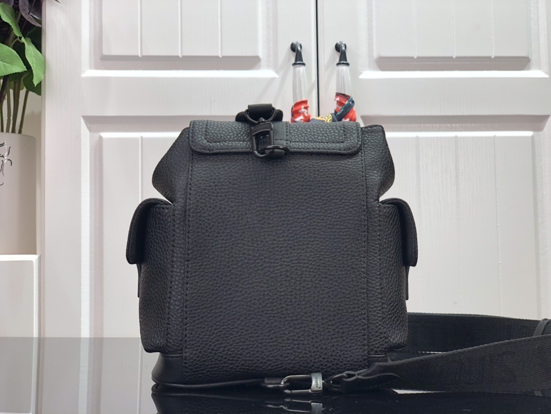 LV CHRISTOPHER XS M58495