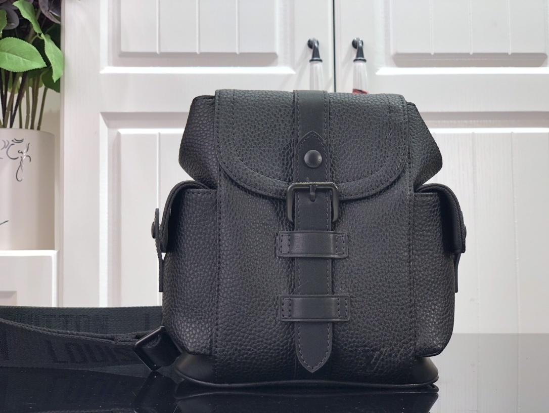 LV CHRISTOPHER XS M58495