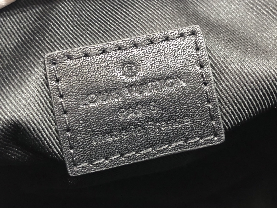 LV CHRISTOPHER XS M58495