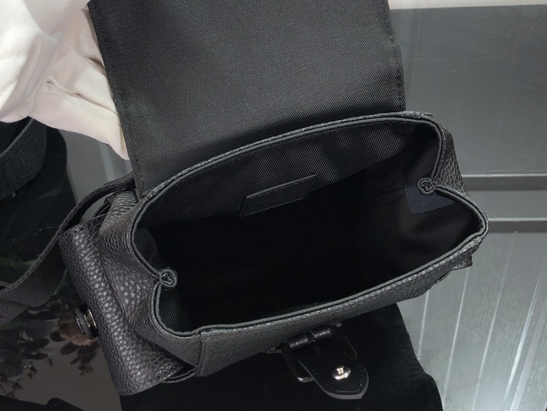 LV CHRISTOPHER XS M58495