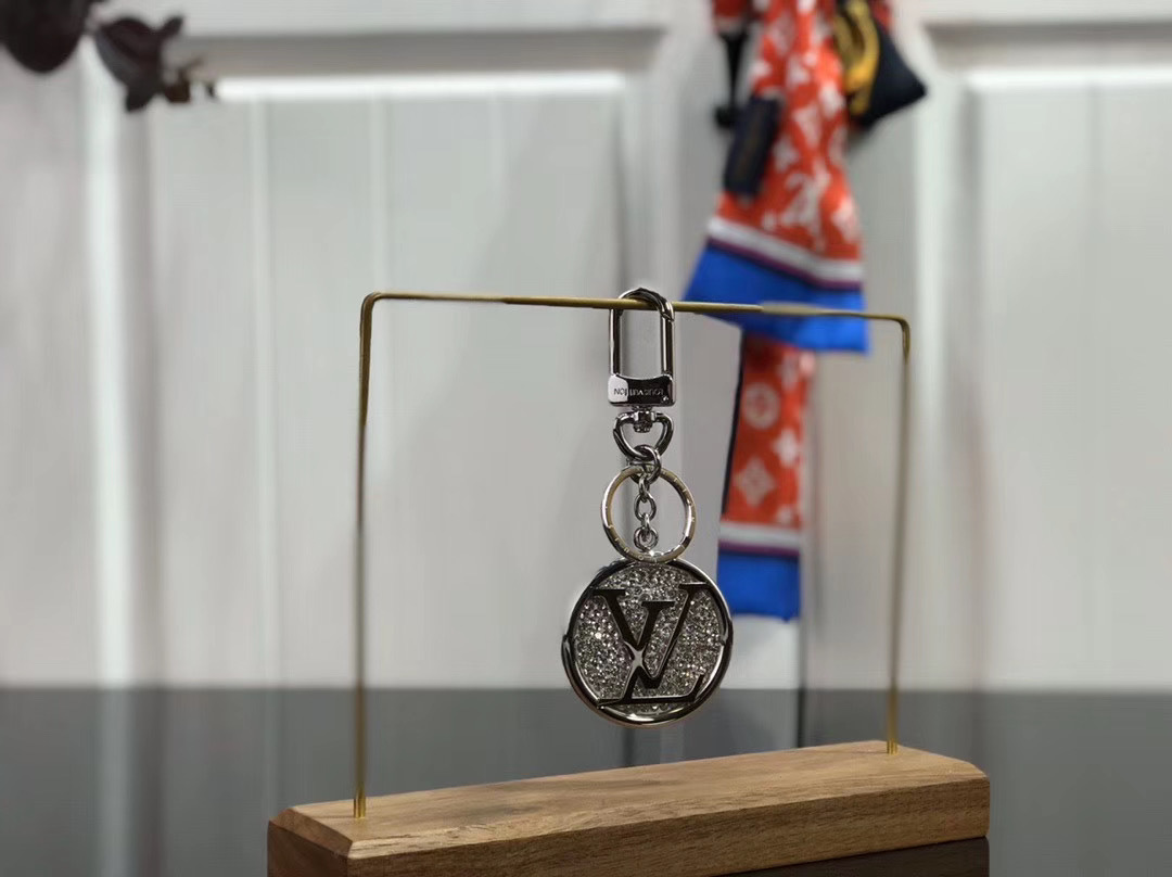 LV CIRCLE STRASS BAG CHARM AND KEY HOLDER M68464