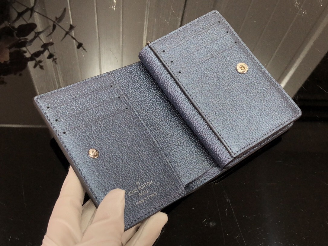 LV CL??A wallet M80943