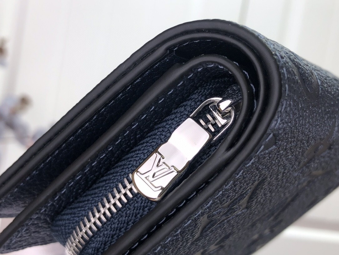 LV CL??A wallet M80943