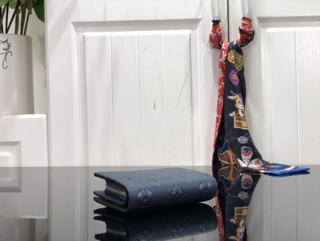 LV CL??A wallet M80943