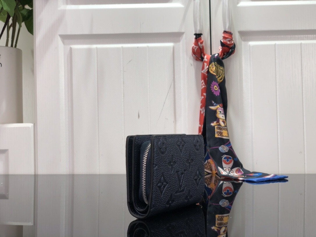 LV CL??A wallet M80943