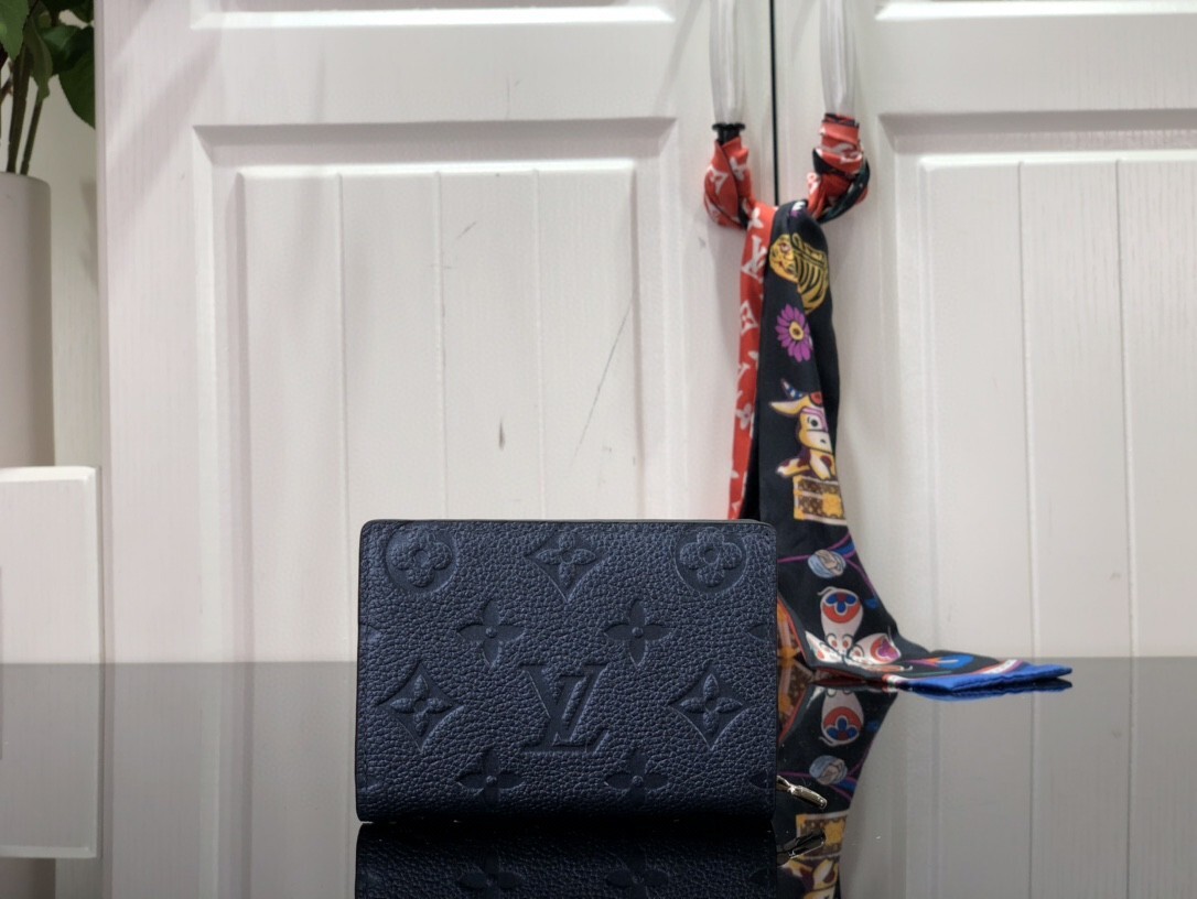 LV CL??A wallet M80943