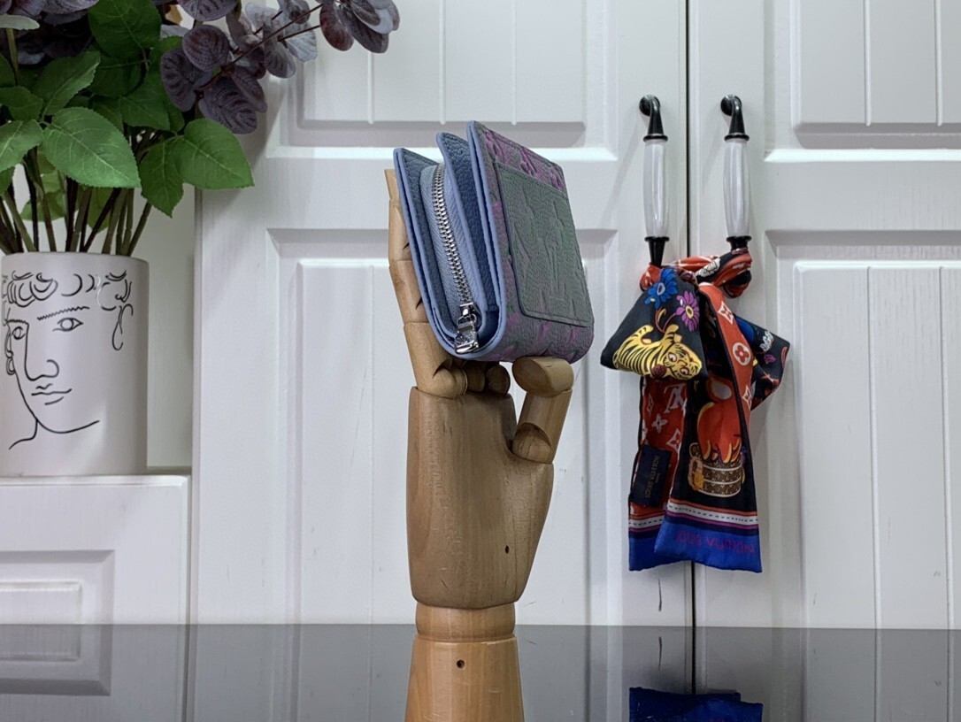 LV CLEA wallet M81529