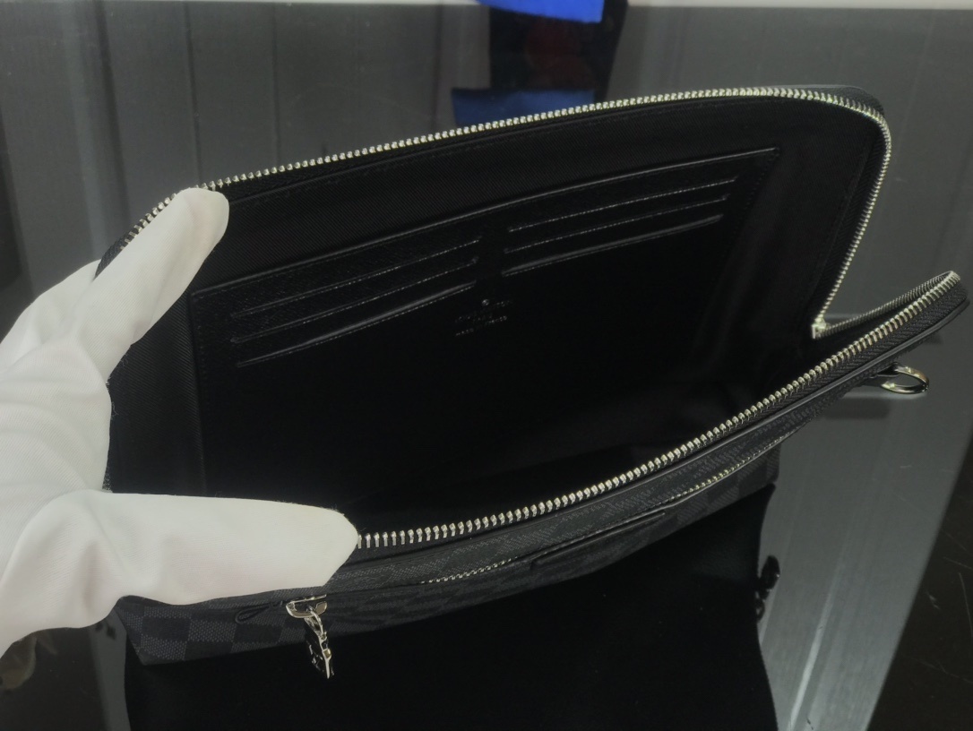 LV Clutch bag M60417