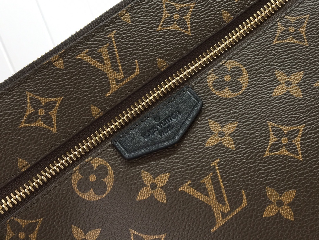 LV Clutch bag M60417