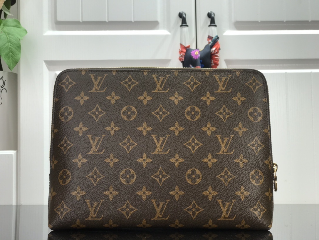 LV Clutch bag M60417
