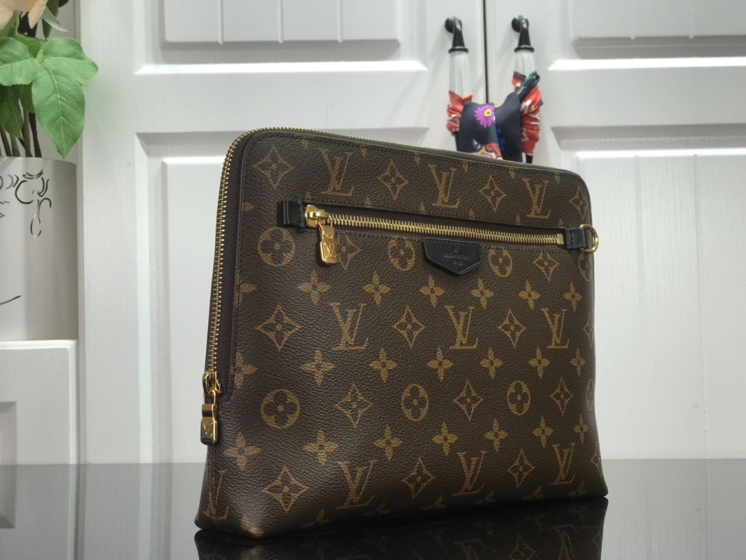 LV Clutch bag M60417