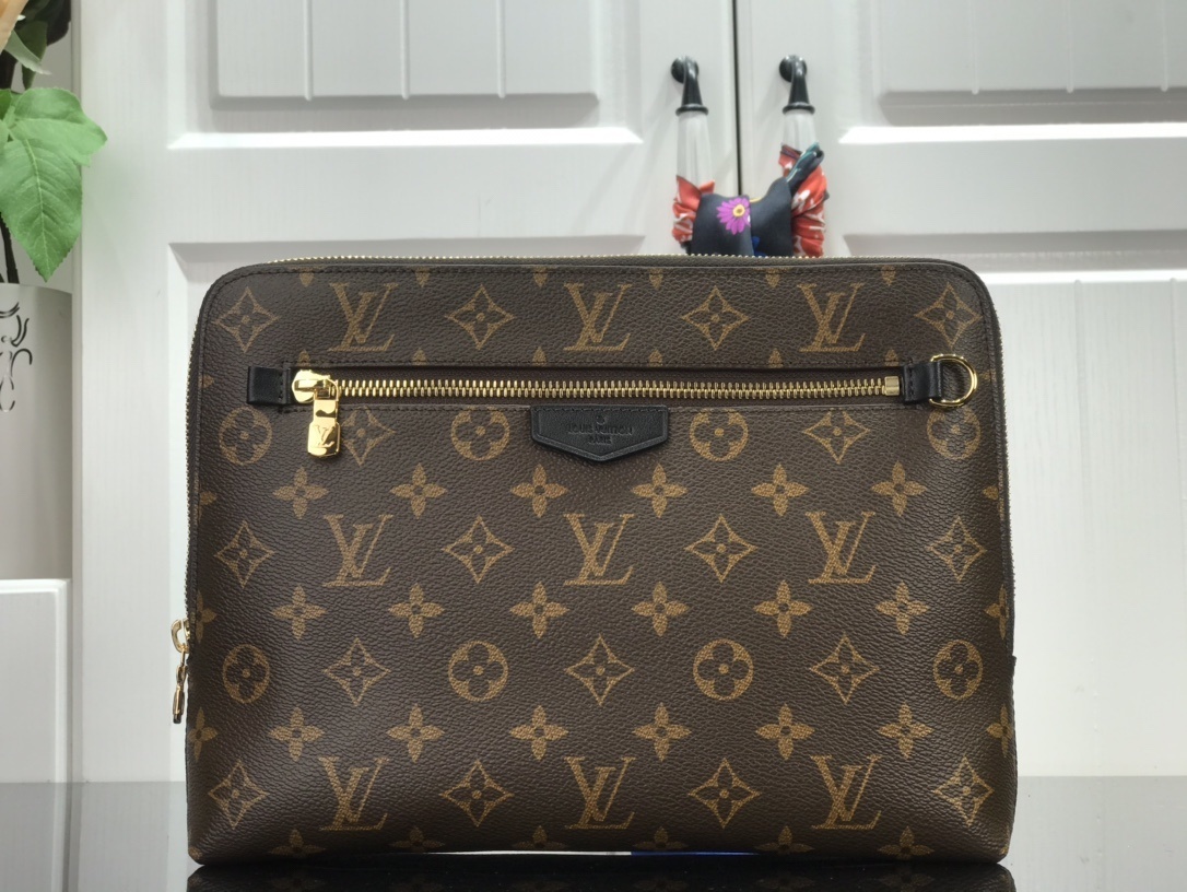LV Clutch bag M60417