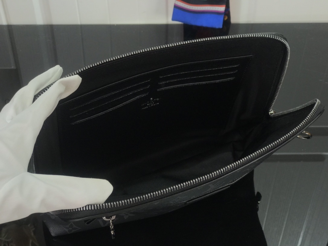 LV Clutch bag M60417