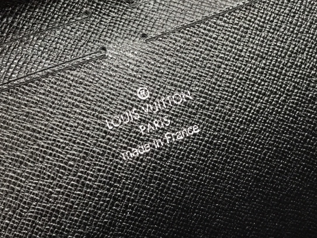 LV Clutch bag M60417