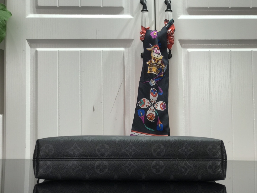 LV Clutch bag M60417