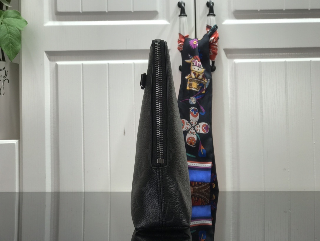 LV Clutch bag M60417