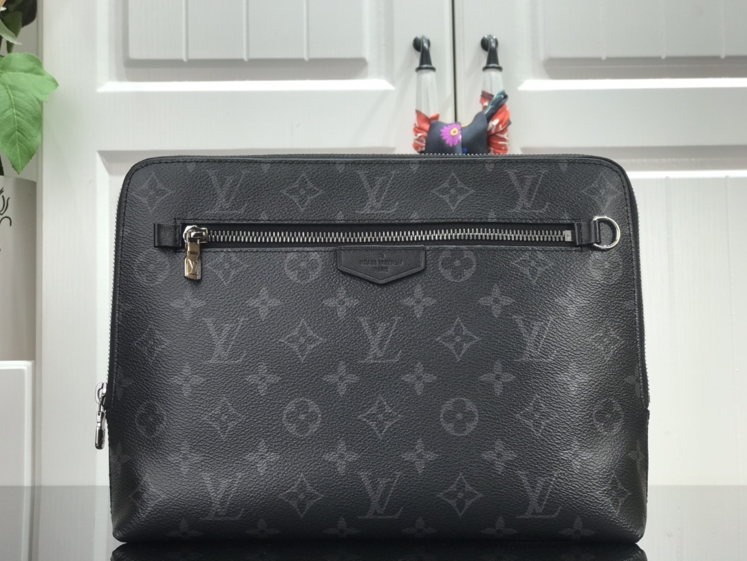 LV Clutch bag M60417