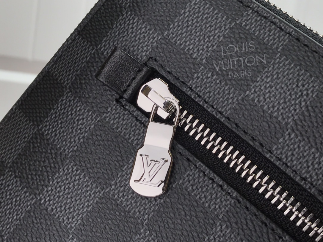 LV Clutch bag M60417