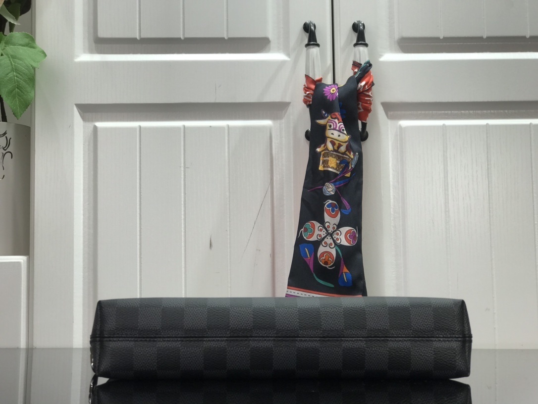 LV Clutch bag M60417