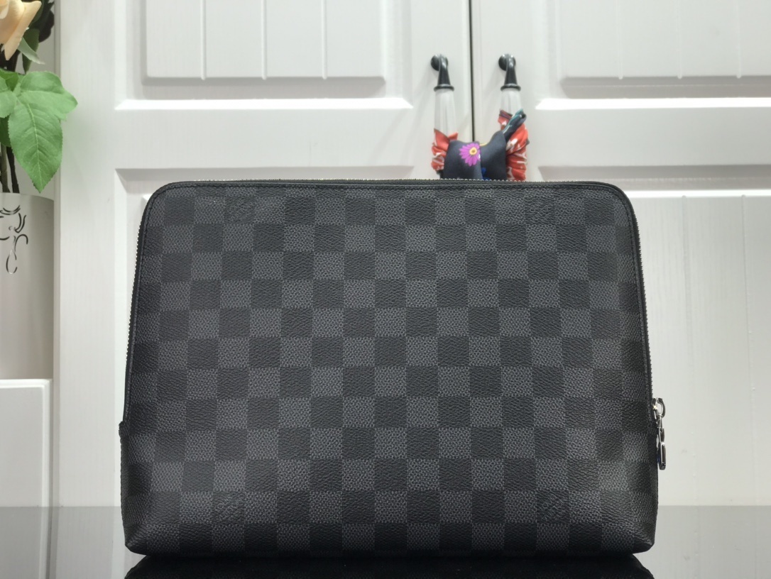 LV Clutch bag M60417
