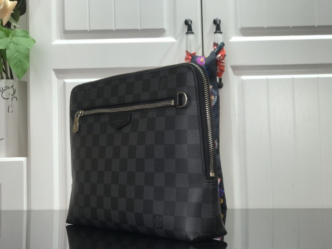 LV Clutch bag M60417
