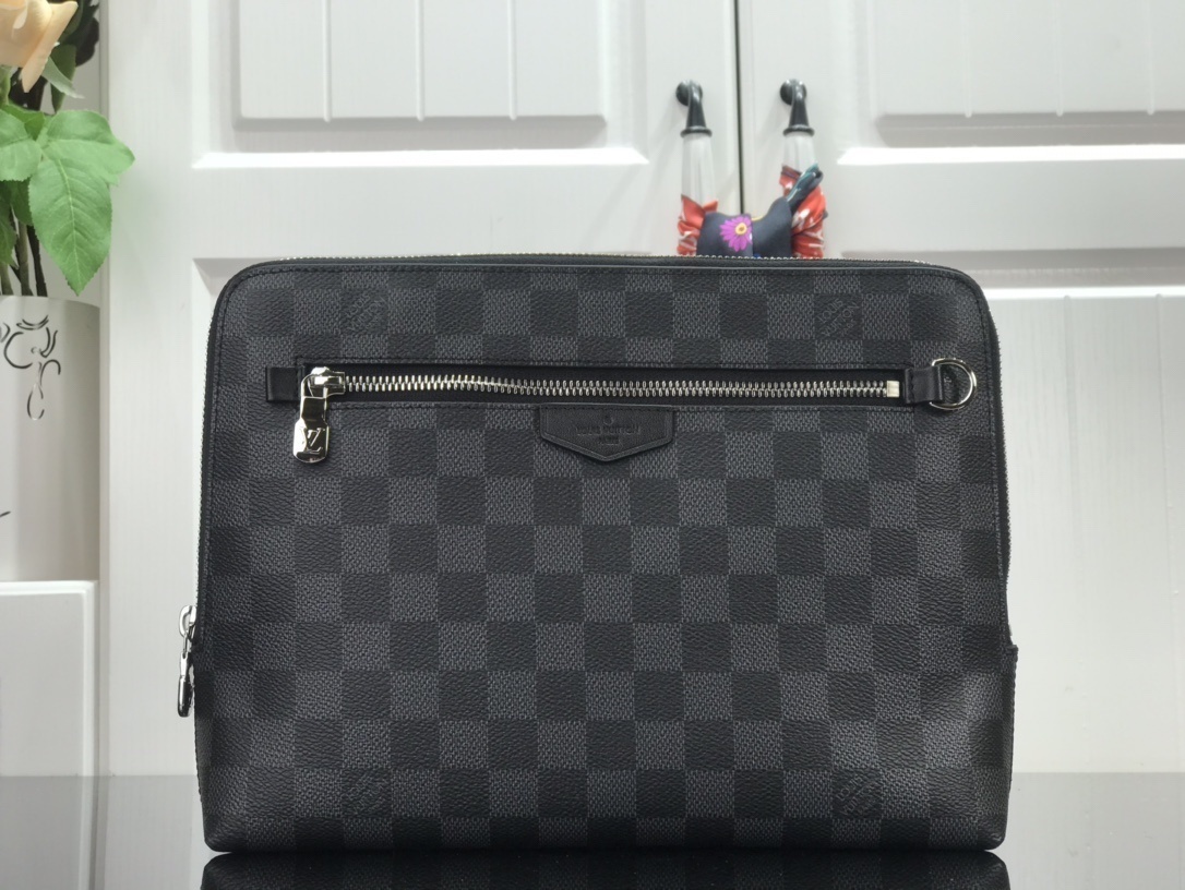 LV Clutch bag M60417