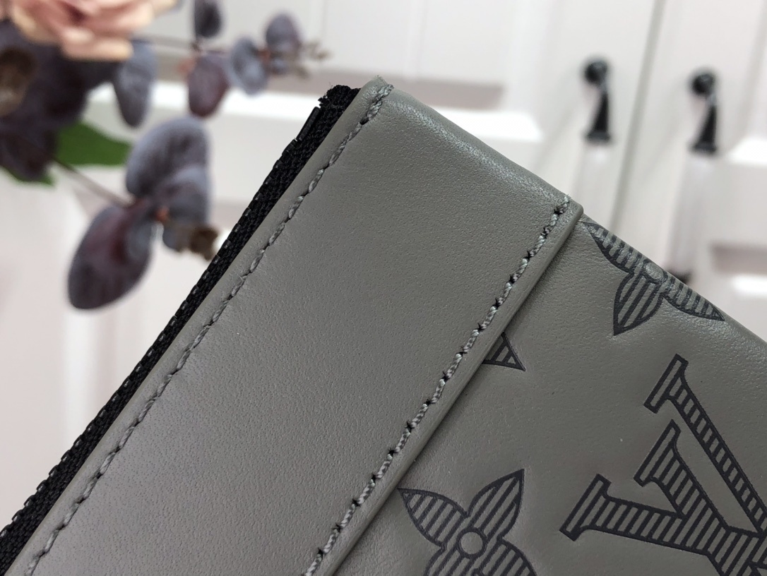 LV Clutch bag M81385