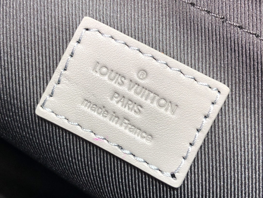 LV Clutch bag M81385