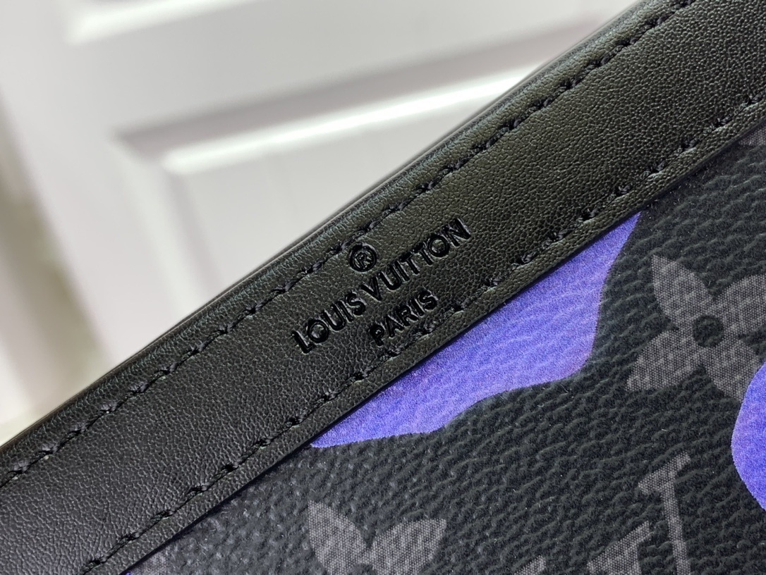 LV Clutch bag M81753