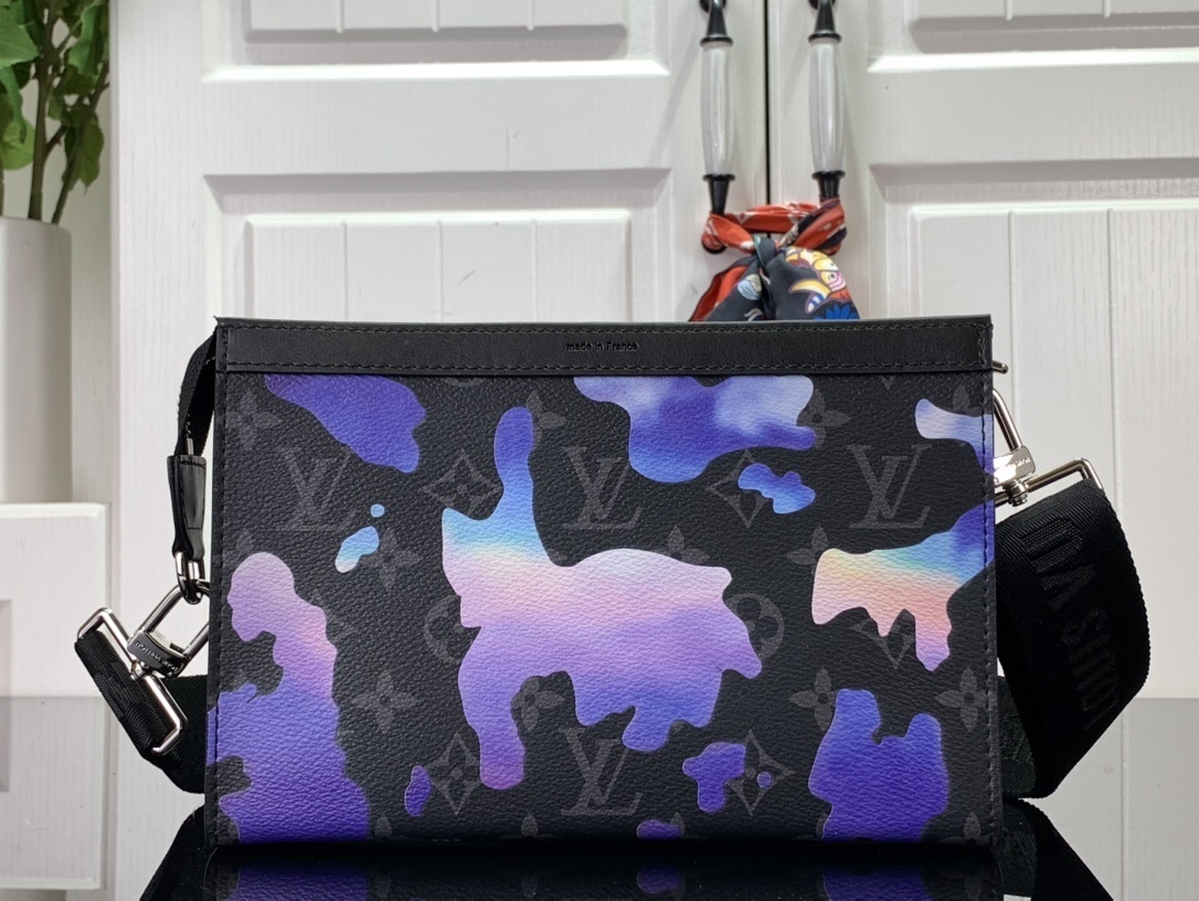 LV Clutch bag M81753