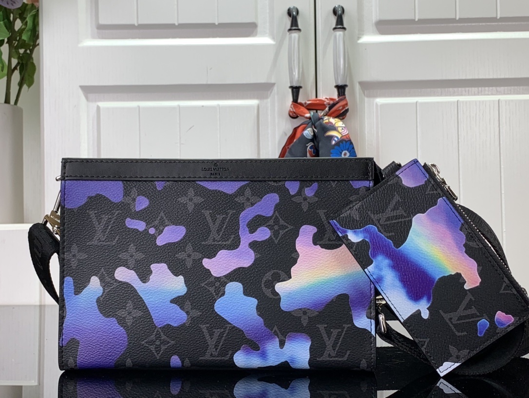 LV Clutch bag M81753