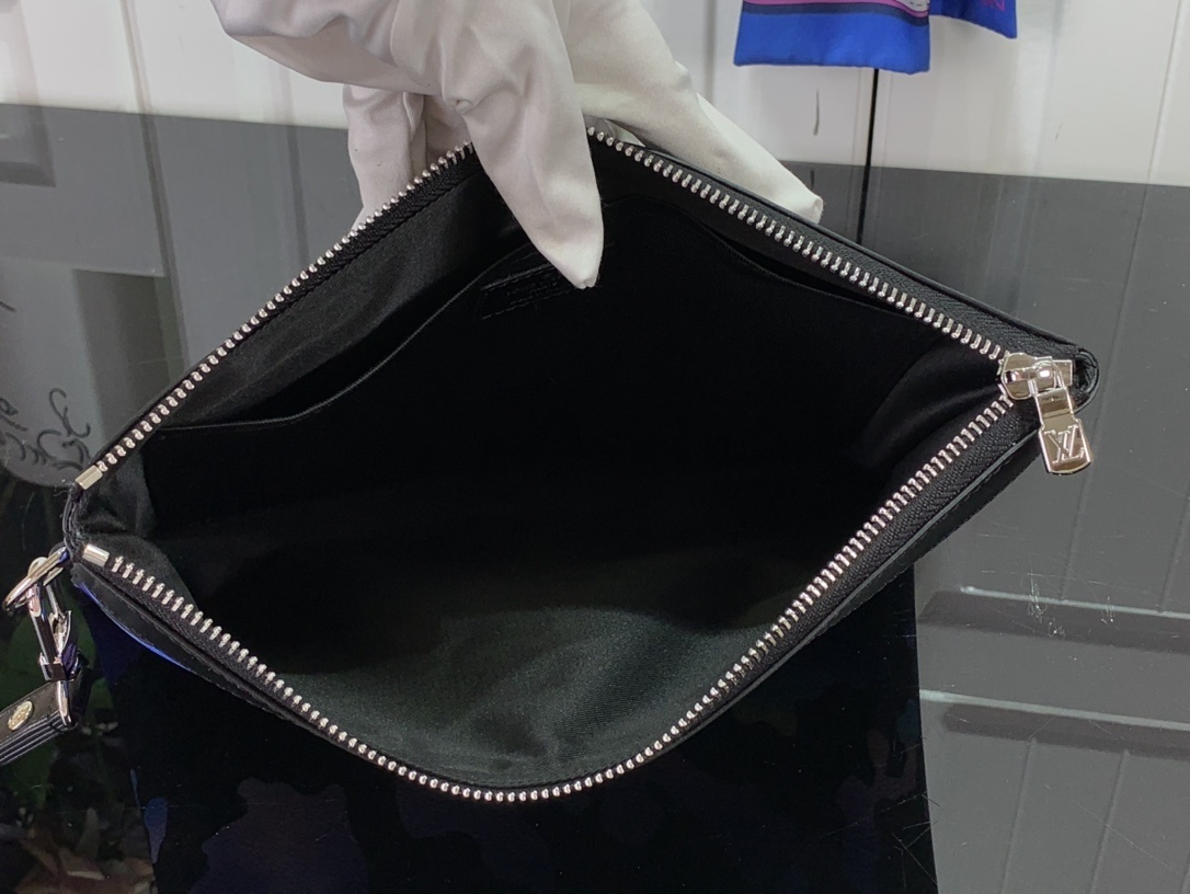 LV Clutch bag M81848