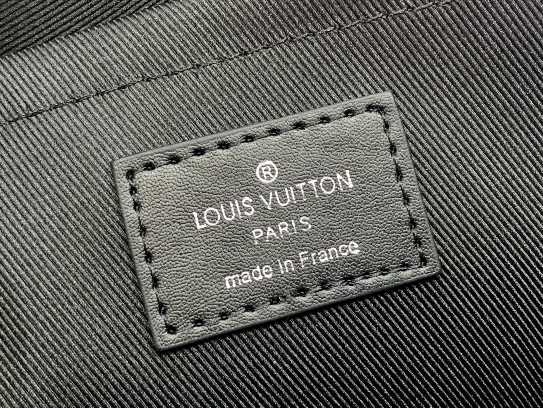 LV Clutch bag M81848