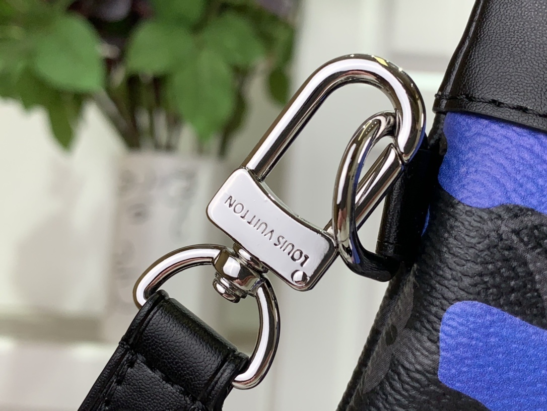 LV Clutch bag M81848