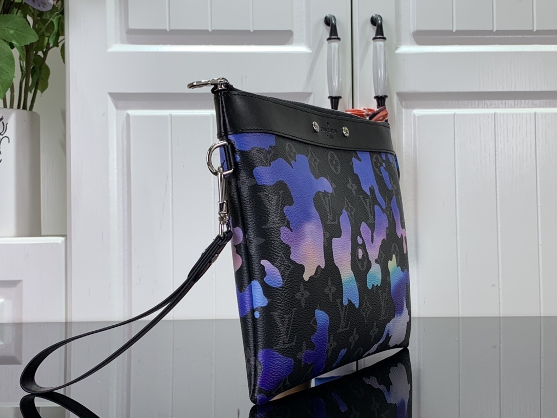 LV Clutch bag M81848