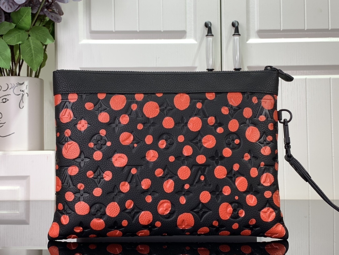 LV Clutch bag m82019