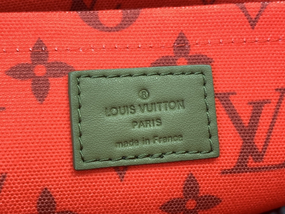 LV Clutch bag M82800