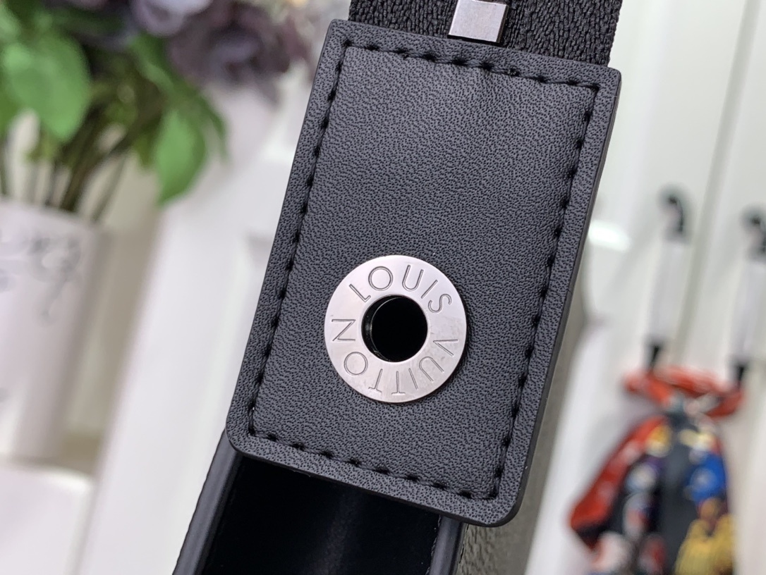 LV Clutch bag N40481