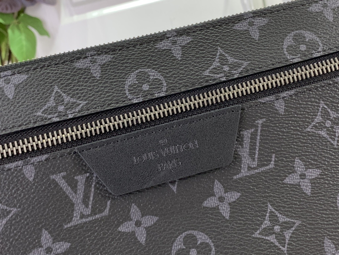 LV Clutch bag N40481