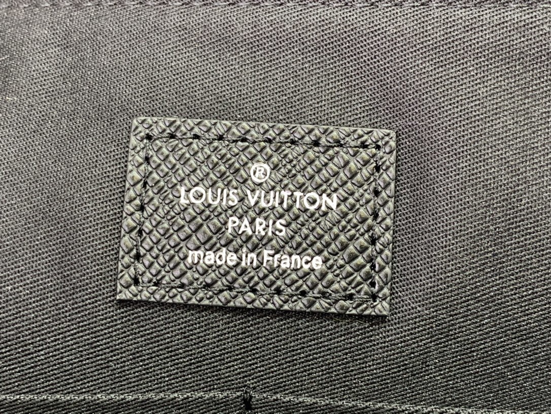 LV Clutch bag N40481