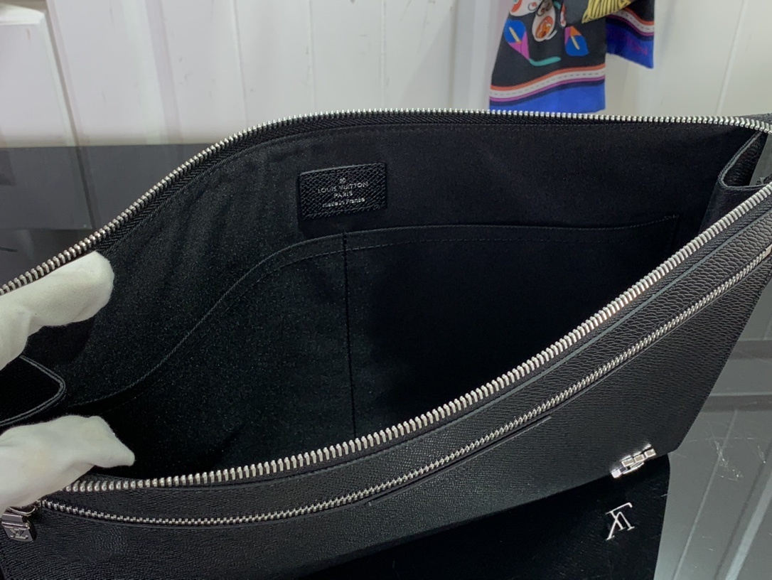 LV Clutch bag N40481