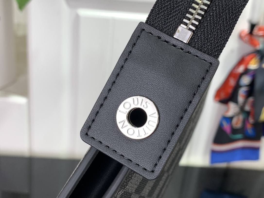 LV Clutch bag N40481