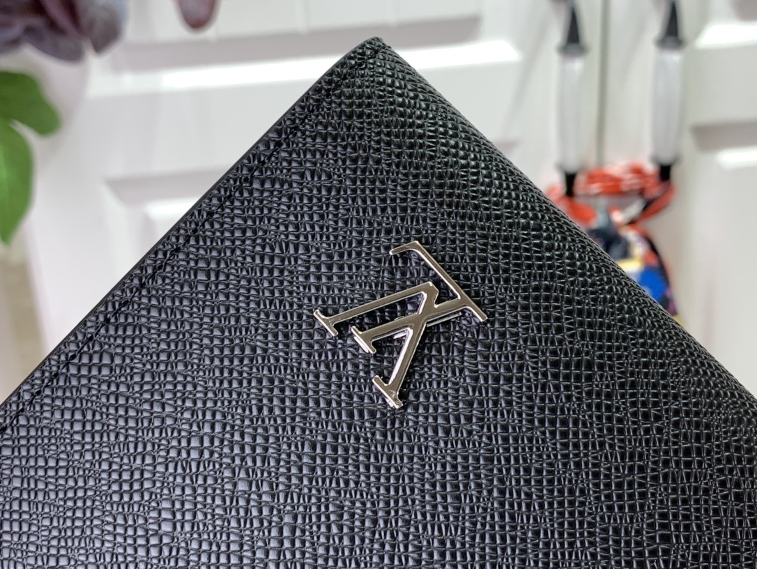 LV Clutch bag N40481