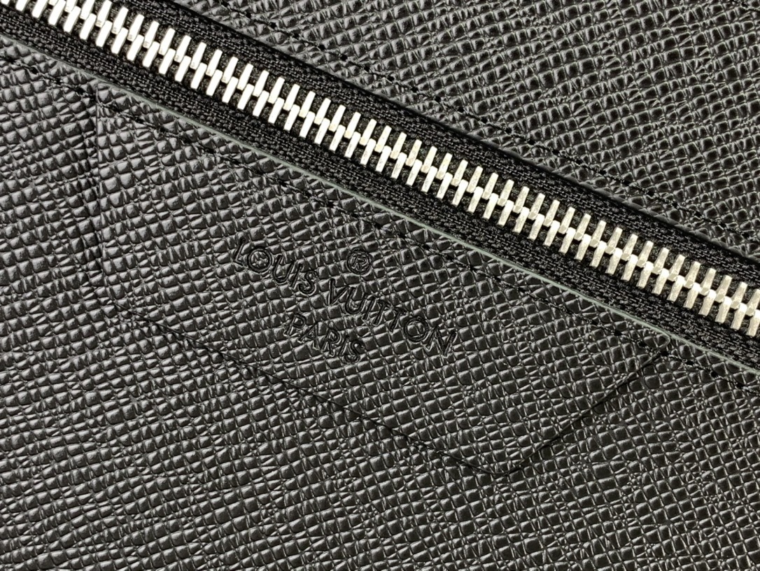 LV Clutch bag N40481