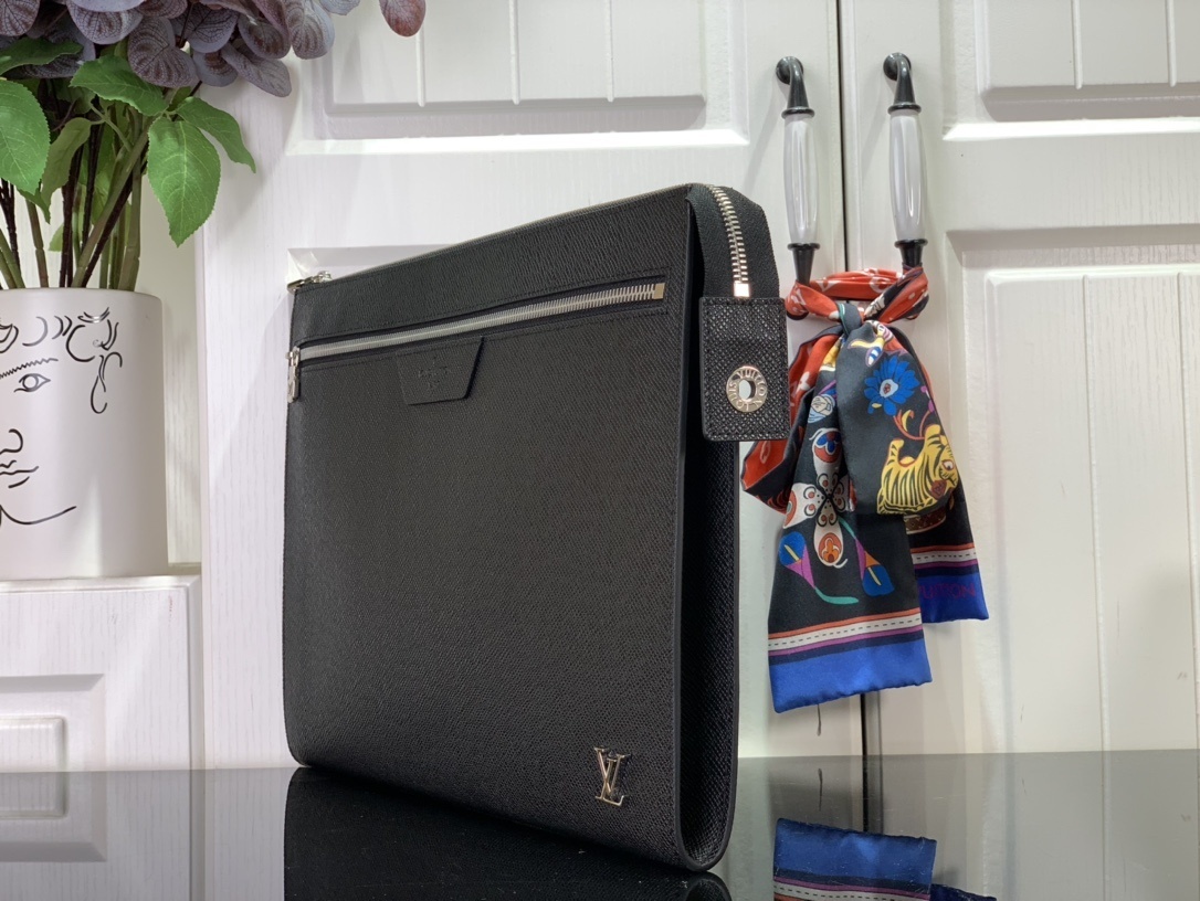 LV Clutch bag N40481