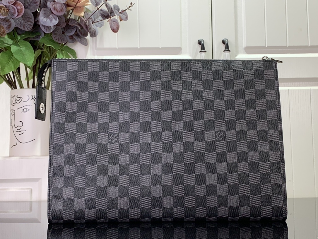 LV Clutch bag N40481