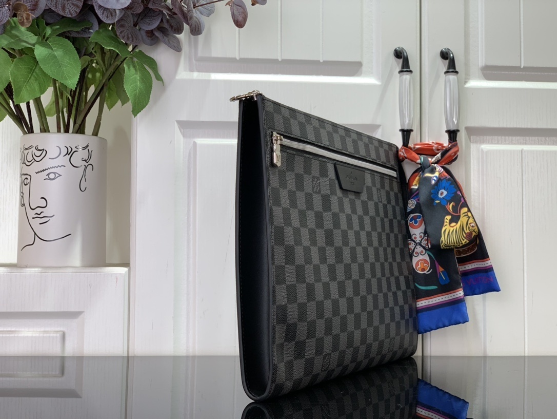 LV Clutch bag N40481